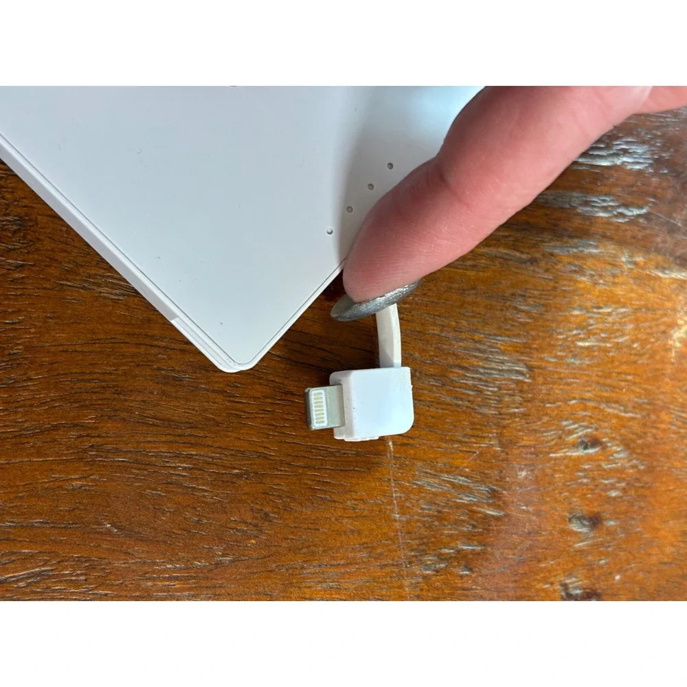 Clutch Pro White Ultra Thin 5000mAh Portable Power Bank Built-in Lightning Cable